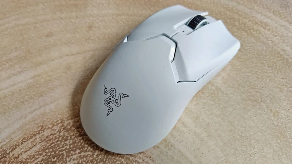 Claw Grip mouse for fast clicking and competitive games