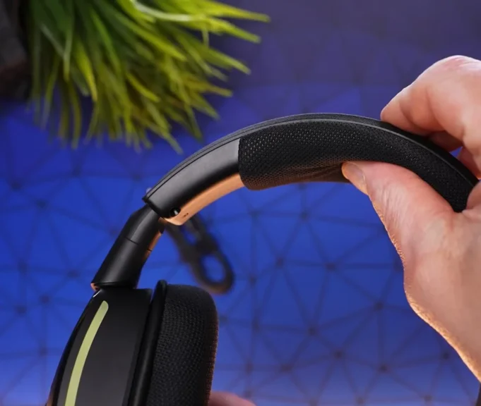 mesh padding of Corsair Void Wireless V2 Gaming Headset